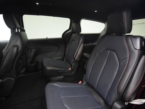 New 2027 Chrysler Pacifica Select AWD/4WD image 34