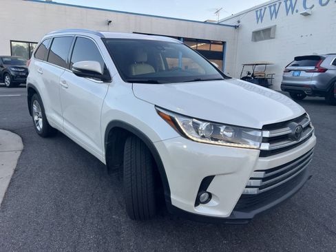 Used 2017 Toyota Highlander Limited image 12