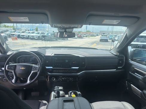 Certified 2022 Chevrolet Silverado 1500 LT w/ Z71 Off-Road Package AWD/4WD image 30
