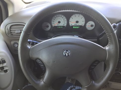 Used 2005 Dodge Grand Caravan SXT w/ Leather Interior Group image 8