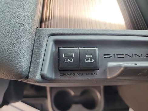 Used 2021 Toyota Sienna LE image 24