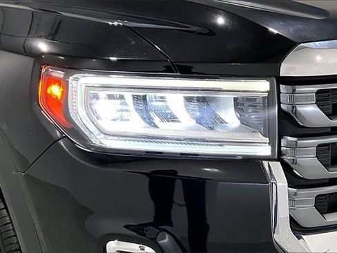 Used 2023 GMC Acadia SLE w/ LPO, Black Accent Package image 33