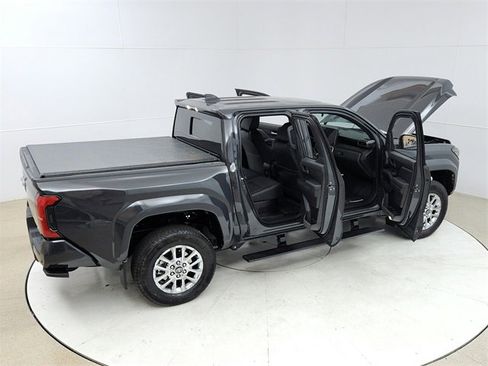 Used 2025 Toyota Tacoma Limited image 24