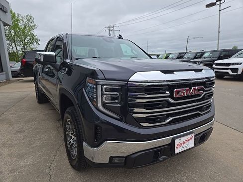 Used 2025 GMC Sierra 1500 SLT AWD/4WD image 16