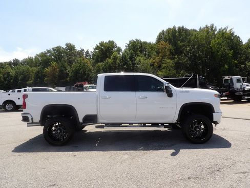 Used 2023 Chevrolet Silverado 2500 High Country w/ Z71 Off-Road Package AWD/4WD image 9