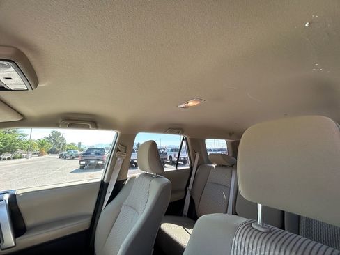 Used 2018 Toyota 4Runner SR5 AWD/4WD image 25