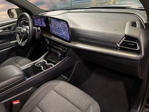 Used 2025 Chevrolet Traverse LT w/ Sun and Wheel Package image 65