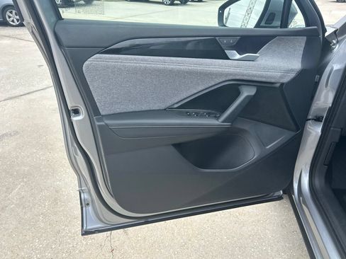 Certified 2025 Volkswagen Tiguan S FWD image 48