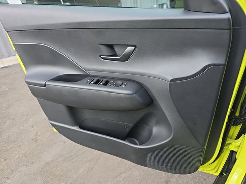 Used 2025 Hyundai Kona SEL AWD/4WD image 25