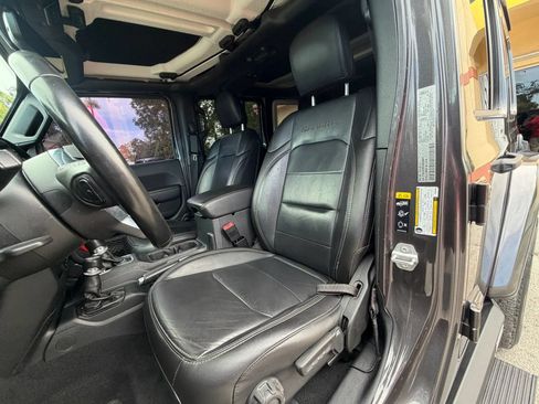 Used 2021 Jeep Wrangler Unlimited Sahara AWD/4WD image 17