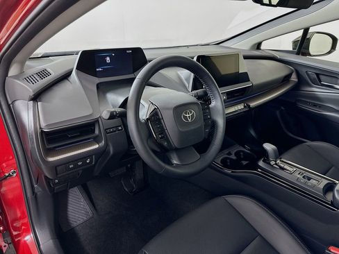 Used 2025 Toyota Prius XLE image 9