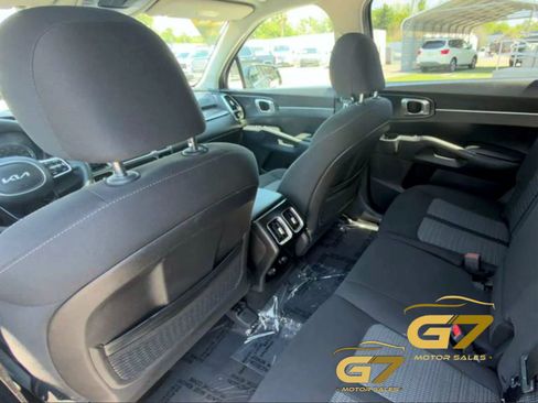 Used 2022 Kia Sorento LX FWD image 9