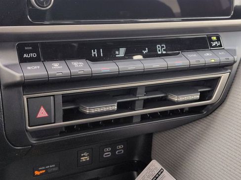 Used 2026 Toyota Camry SE w/ Convenience Package image 22