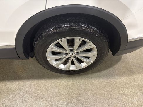 Used 2018 Volkswagen Tiguan SE image 31