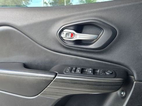 Used 2015 Jeep Cherokee Limited FWD image 7