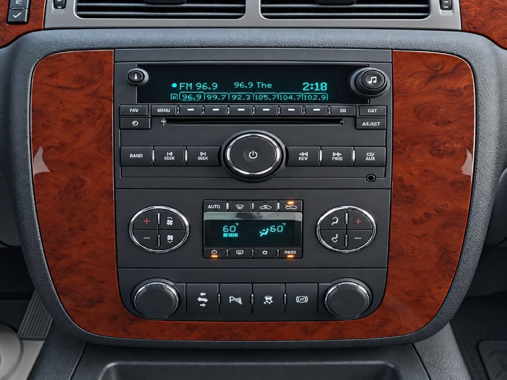 Used 2011 Chevrolet Silverado 2500 LTZ w/ LTZ Plus Package AWD/4WD image 11
