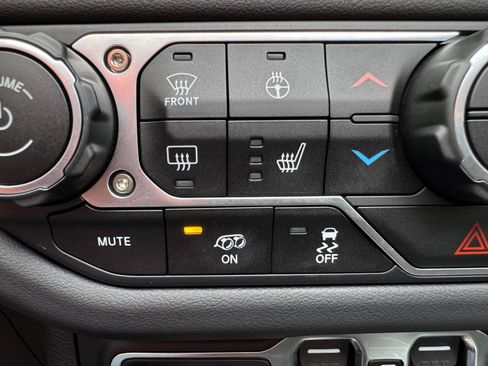 Used 2024 Jeep Wrangler Unlimited Rubicon 392 AWD/4WD image 45