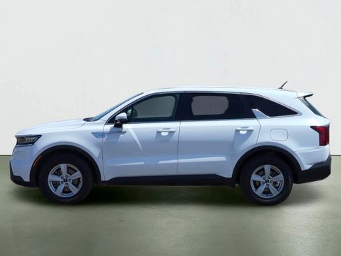 Used 2023 Kia Sorento LX image 4