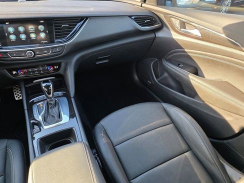 Used 2018 Buick Regal Essence w/ Driver Confidence Package #1 image 16