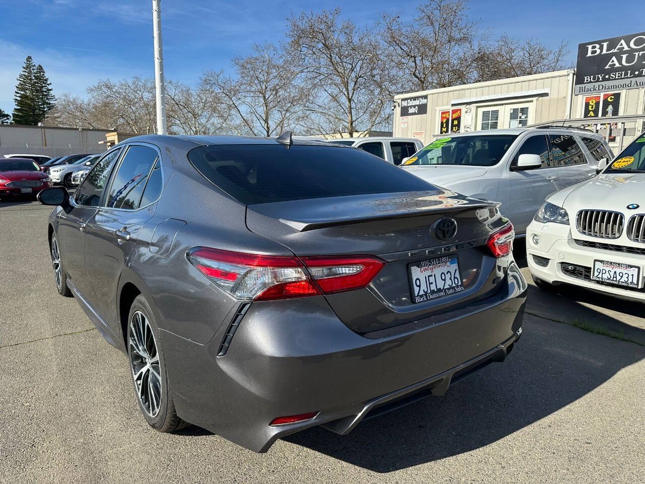 Used 2019 Toyota Camry SE w/ Convenience Package FWD image 7