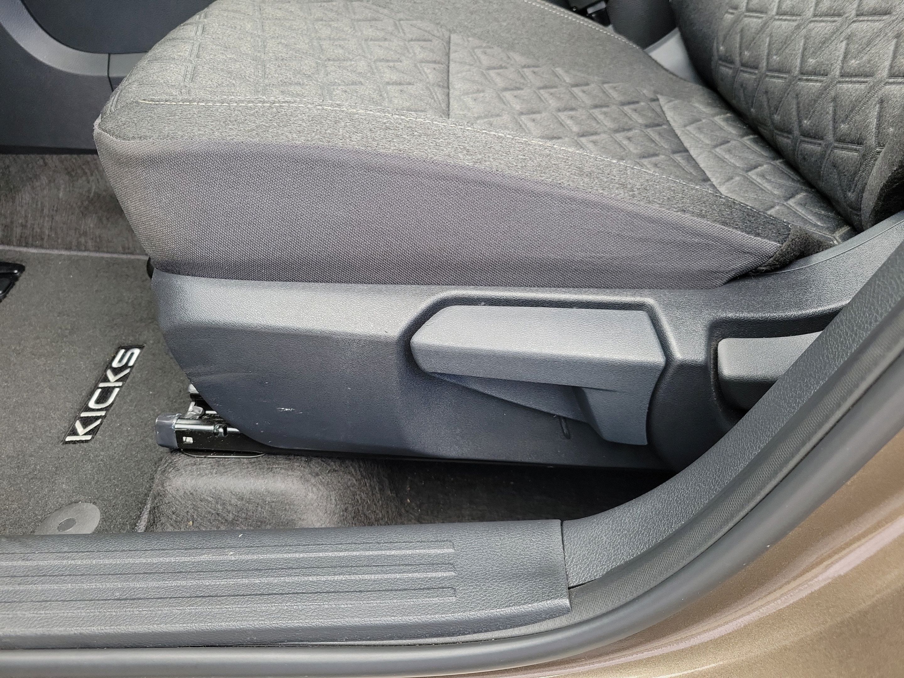 Used 2025 Nissan Kicks SV FWD image 19