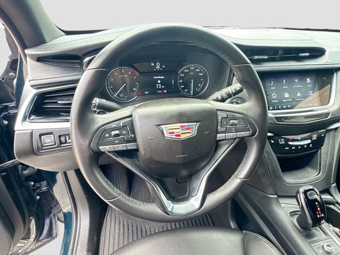 Used 2025 Cadillac XT6 Luxury AWD/4WD image 11