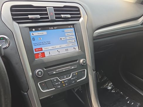 Used 2017 Ford Fusion SE w/ Equipment Group 201A FWD image 26