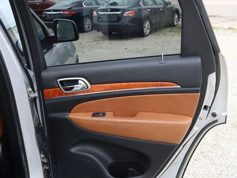 Used 2012 Jeep Grand Cherokee Overland image 17