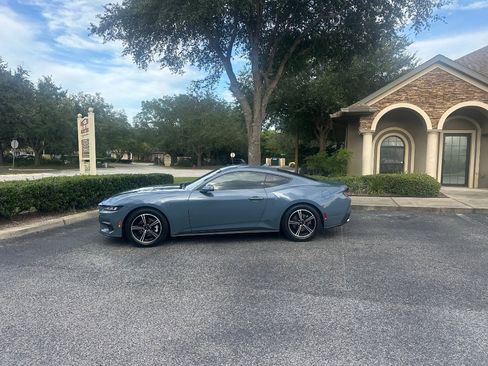 Used 2024 Ford Mustang Premium image 2