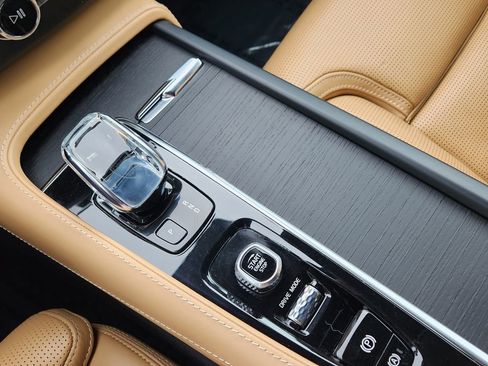 Used 2021 Volvo XC90 T8 Inscription w/ Protection Package Premier image 10