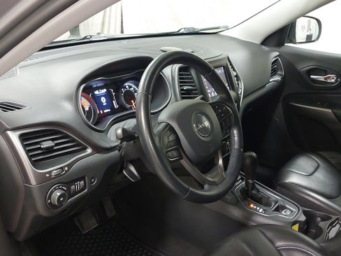 Used 2019 Jeep Cherokee Latitude Plus w/ Comfort/Convenience Group AWD/4WD image 18