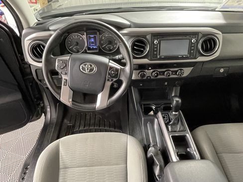 Used 2017 Toyota Tacoma SR5 w/ Tow Package AWD/4WD image 12