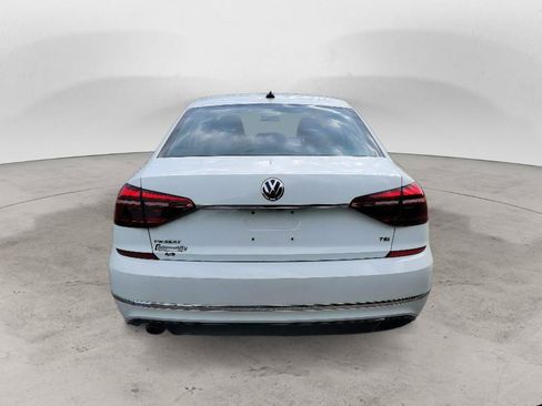 Used 2017 Volkswagen Passat 1.8T R-Line FWD image 7