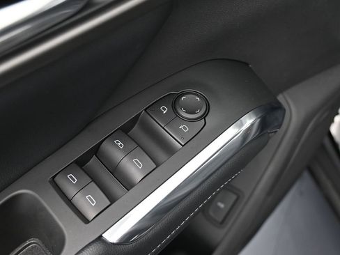 Used 2025 Chevrolet Traverse LT w/ Midnight/Sport Edition image 17