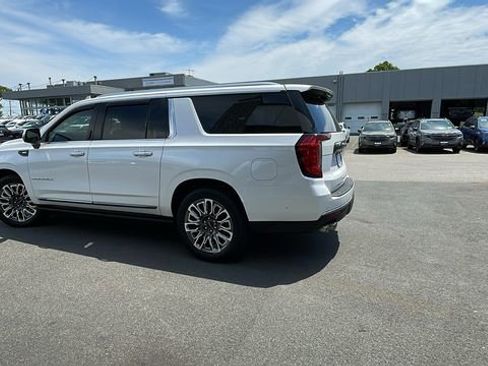 Certified 2023 GMC Yukon XL Denali Ultimate AWD/4WD image 5