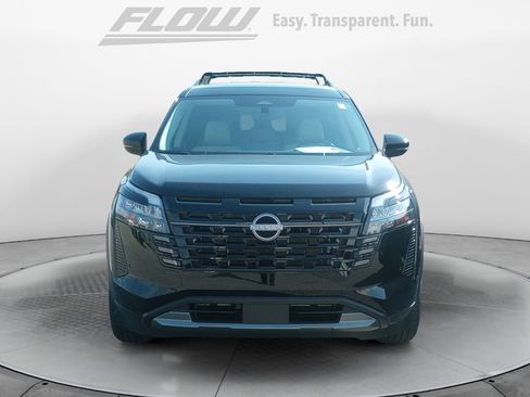 New 2026 Nissan Pathfinder SL image 2