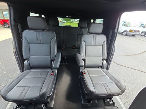 Used 2023 Chevrolet Suburban RST w/ Sport Performance Package AWD/4WD image 35