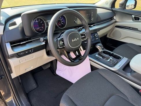 Used 2024 Kia Carnival LX image 14
