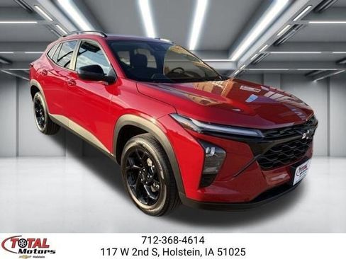New 2026 Chevrolet Trax LT w/ Sunroof Package FWD image 2