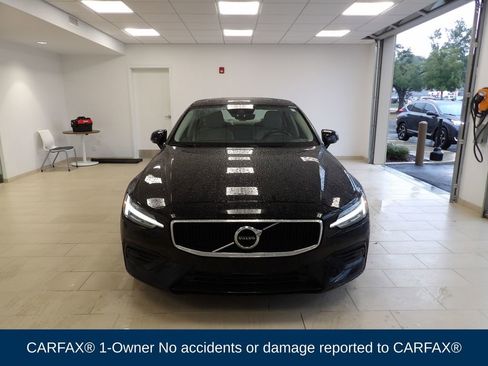 Used 2019 Volvo S60 T5 Momentum image 2