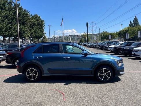 Certified 2023 Kia Niro EX w/ EX Cold Weather Package FWD image 8