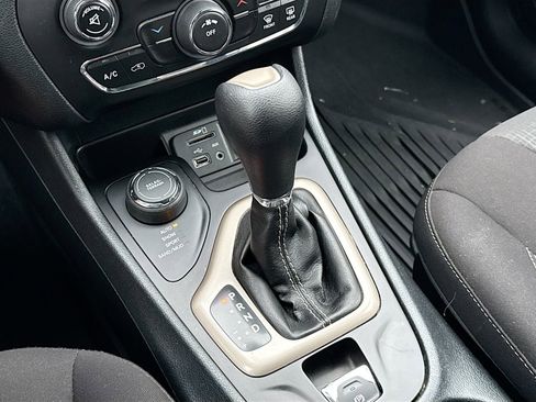 Used 2016 Jeep Cherokee Latitude image 17