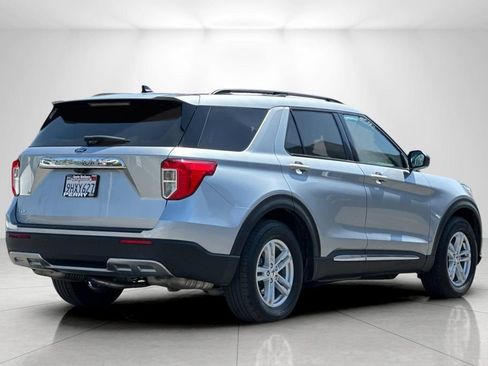 Used 2023 Ford Explorer XLT w/ Equipment Group 202A RWD image 3