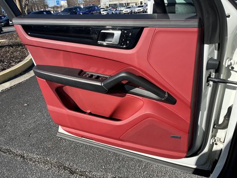 Used 2021 Porsche Cayenne image 11