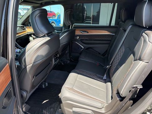 Used 2023 Jeep Grand Cherokee L Summit AWD/4WD image 5