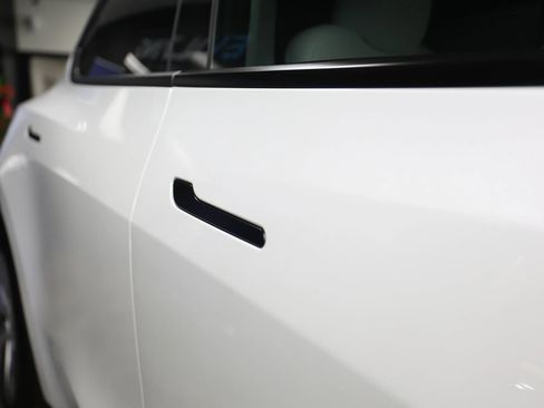 Used 2024 Tesla Model Y Long Range AWD/4WD image 16