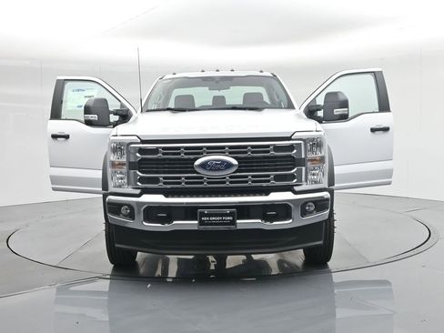 New 2025 Ford F550 2WD Regular Cab Super Duty image 24