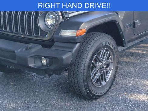 Used 2024 Jeep Wrangler Unlimited Sport w/ Convenience Group AWD/4WD image 9