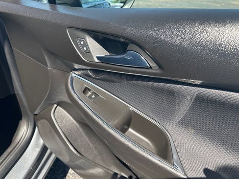 Used 2018 Chevrolet Cruze LT w/ Convenience Package image 11