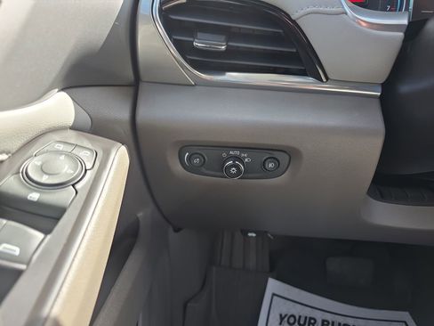 Used 2018 Chevrolet Traverse LT w/ LPO, Floor Liner Package AWD/4WD image 16